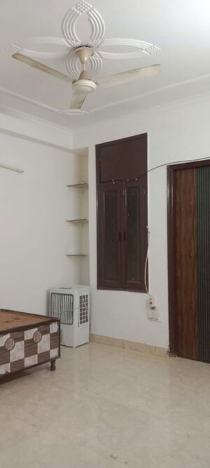 Room in 1 BHK Builder Floor at Neb Sarai – for Rent