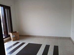 Room in 3 BHK Independent House at Sector 15 – for Rent
