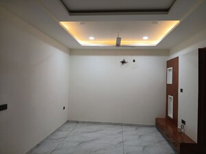 Room in 3 BHK Apartment at Sector 11 – for Rent