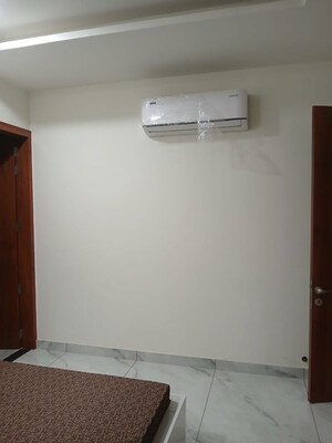 Room in 3 BHK Apartment at Sector 11 – for Rent