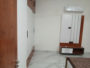 Room in 3 BHK Apartment at Sector 11 – for Rent