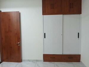 Room in 3 BHK Apartment at Sector 11 – for Rent