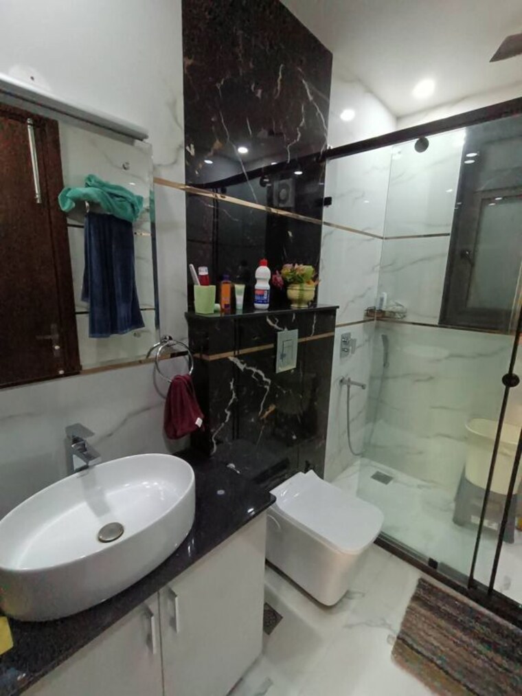 Attached Bathroom, freedom fighters enclave 4 Bedroom 3000 Sq.Ft. Apartment In Freedom Fighters Enclave Delhi 10743177