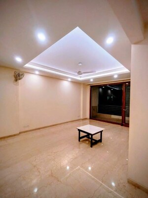 Room in 3 BHK Builder Floor at Panchsheel Enclave – for Rent
