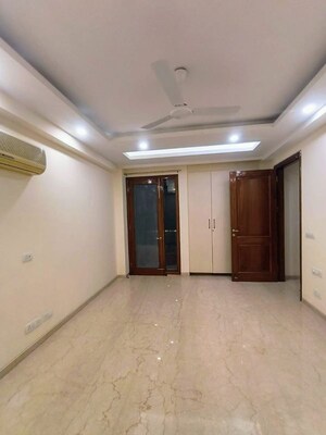 Room in 3 BHK Builder Floor at Panchsheel Enclave – for Rent
