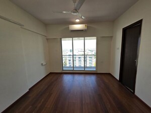 Room in 4 BHK Apartment at Dheeraj Insignia, Bandra East – for Rent