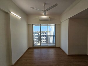 Room in 4 BHK Apartment at Dheeraj Insignia, Bandra East – for Rent