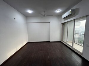Room in 4 BHK Apartment at Dheeraj Insignia, Bandra East – for Rent