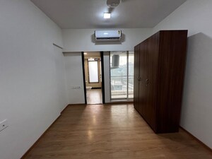 Room in 4 BHK Apartment at Dheeraj Insignia, Bandra East – for Rent