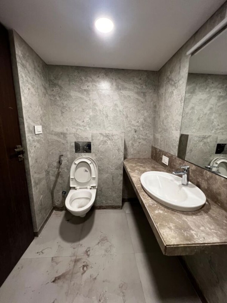 Bathroom, dheeraj-insignia 4 Bedroom 1600 Sq.Ft. Apartment In Bandra East Mumbai 10743185