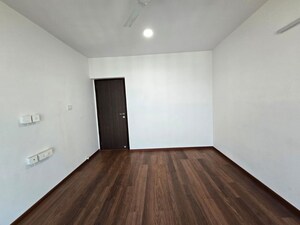 Room in 5 BHK Apartment at Dheeraj Insignia, Bandra East – for Rent