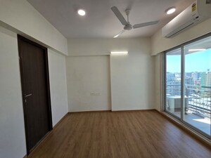 Room in 5 BHK Apartment at Dheeraj Insignia, Bandra East – for Rent