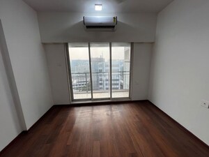 Room in 5 BHK Apartment at Dheeraj Insignia, Bandra East – for Rent