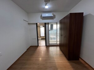 Room in 5 BHK Apartment at Dheeraj Insignia, Bandra East – for Rent