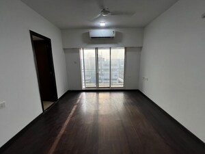 Room in 5 BHK Apartment at Dheeraj Insignia, Bandra East – for Rent