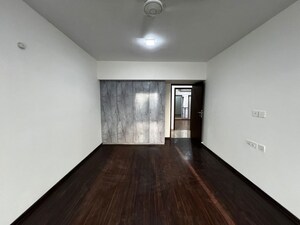 Room in 5 BHK Apartment at Dheeraj Insignia, Bandra East – for Rent