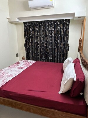 Bedroom in 2 BHK Apartment at Santacruz West – for Rent