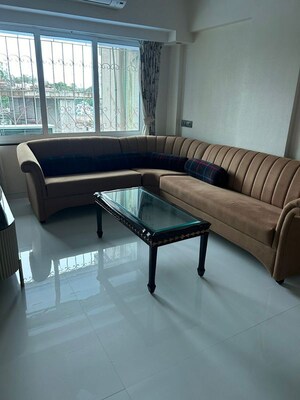 Living Room in 2 BHK Apartment at Santacruz West – for Rent