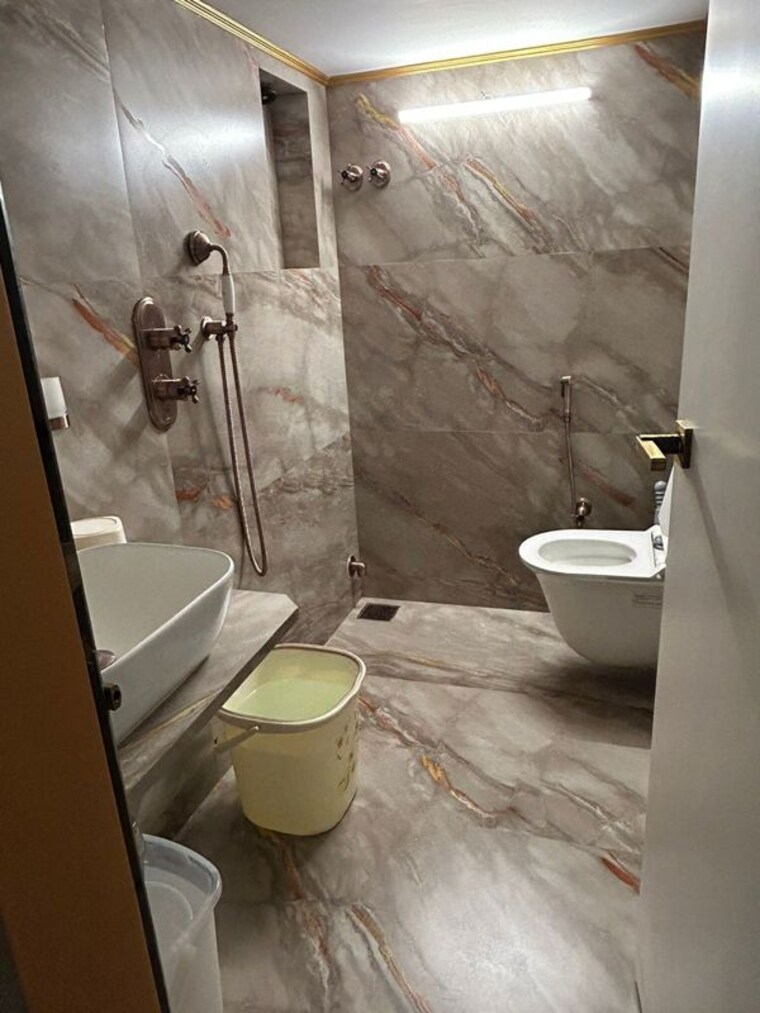 Bathroom, santacruz west 2 Bedroom 700 Sq.Ft. Apartment In Santacruz West Mumbai 10743224