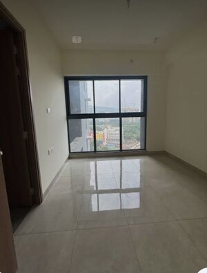 Room in 4 BHK Apartment at Kalpataru Immensa, Kolshet Road – for Sale