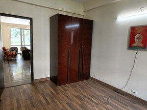Room in 3 BHK Apartment at Vatika City Homes, Sector 83 – for Rent