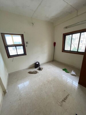 Room in 1.5 BHK Apartment at Santacruz West – for Rent