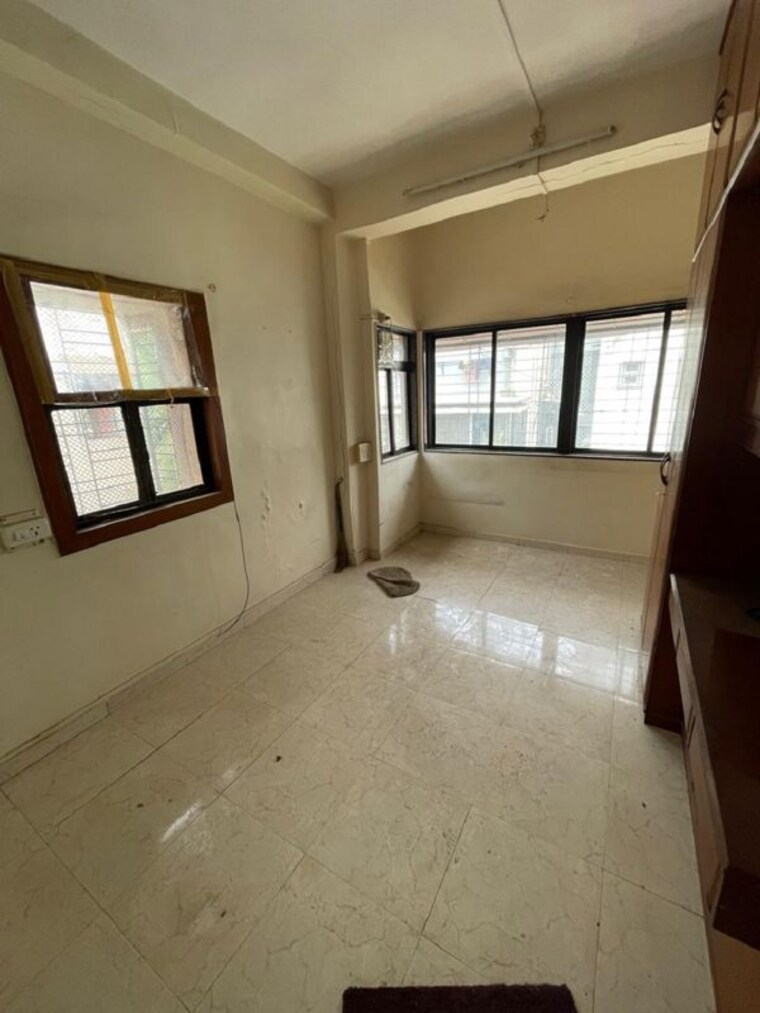 Room, santacruz west 1.5 Bedroom 600 Sq.Ft. Apartment In Santacruz West Mumbai 10743407
