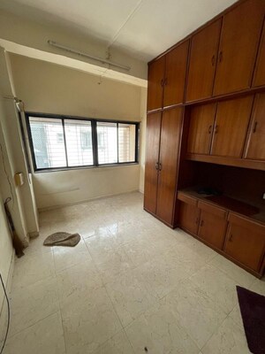 Room in 1.5 BHK Apartment at Santacruz West – for Rent