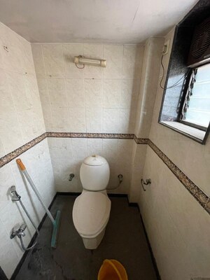 Bathroom in 1.5 BHK Apartment at Santacruz West – for Rent