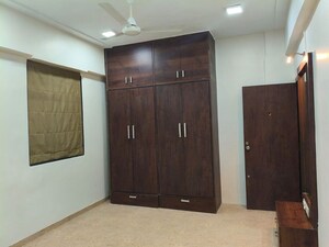 Room in 2 BHK Apartment at Khar West – for Rent