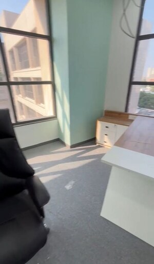 Room in  Office Space at Aaryan The Keshavbaug Capital, Vastrapur – for Rent