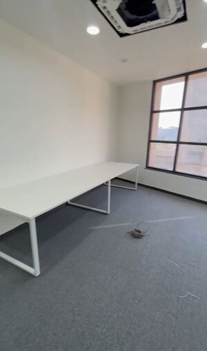 Room in  Office Space at Aaryan The Keshavbaug Capital, Vastrapur – for Rent