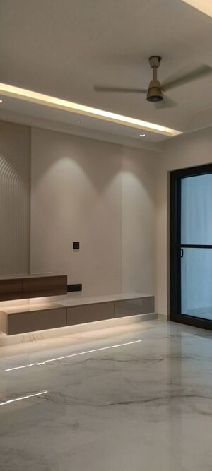 Room in 4 BHK Builder Floor at Sector 82 – for Sale