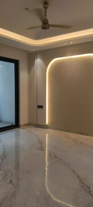 Room in 4 BHK Builder Floor at Sector 82 – for Sale