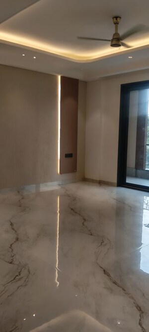 Room in 4 BHK Builder Floor at Sector 82 – for Sale