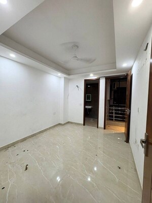 Room in 2 BHK Builder Floor at Saket – for Rent