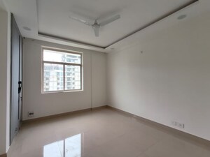 Room in 2 BHK Apartment at Gomti Nagar – for Rent