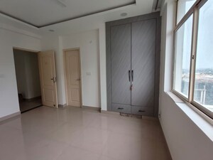 Room in 2 BHK Apartment at Gomti Nagar – for Rent