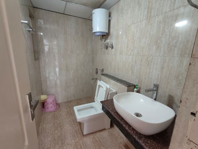 Attached Bathroom, gomti nagar 2 Bedroom 1400 Sq.Ft. Apartment In Gomti Nagar Lucknow 10743610