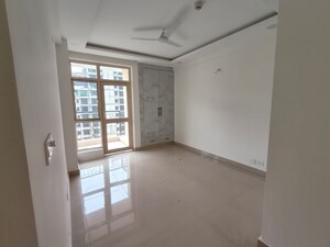 Room in 2 BHK Apartment at Gomti Nagar – for Rent