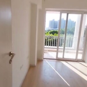 Room in 3 BHK Apartment at DLF The Skycourt, Sector 86 – for Rent