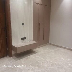 Room in 3 BHK Builder Floor at Sector 57 – for Rent