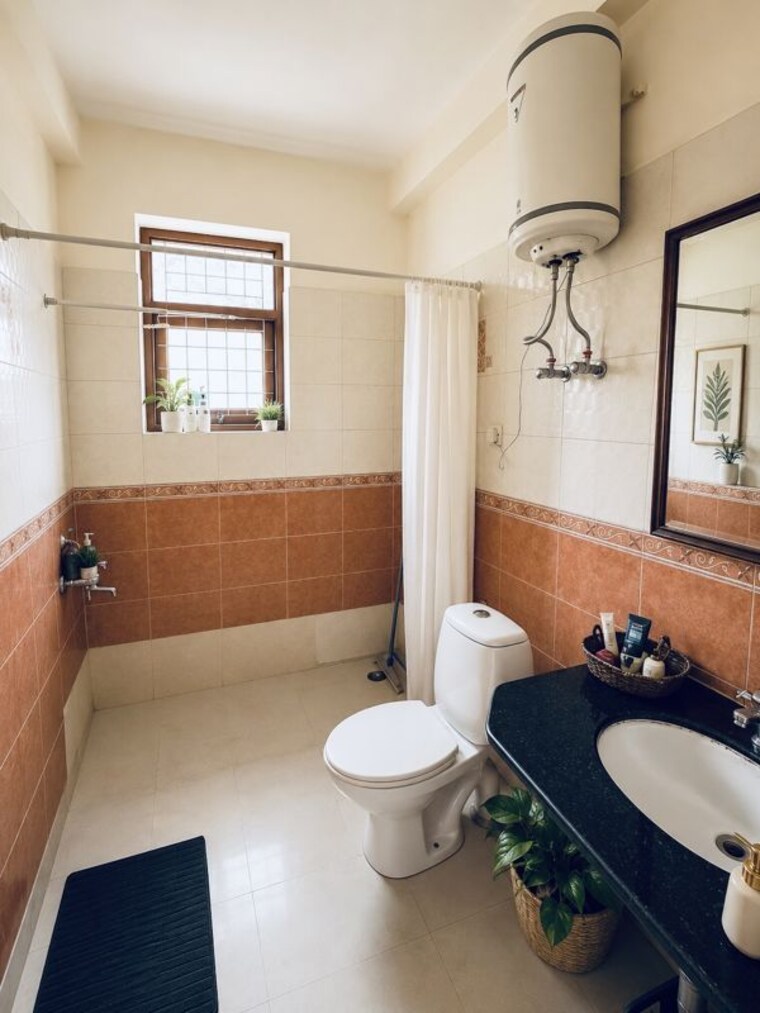 Bathroom, ss-the-palladians 3 Bedroom 1500 Sq.Ft. Apartment In Sector 47 Gurgaon 10743641