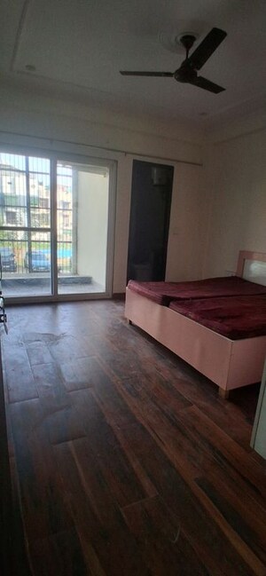 Furnished Amenities in 3 BHK Builder Floor at Sector 57 – for Rent