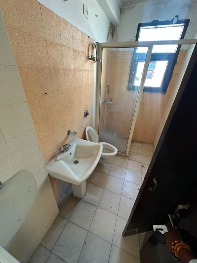 Bathroom, vip-ashiana-homes 1 Bedroom 900 Sq.Ft. Apartment In Vip Road Zirakpur 10743655