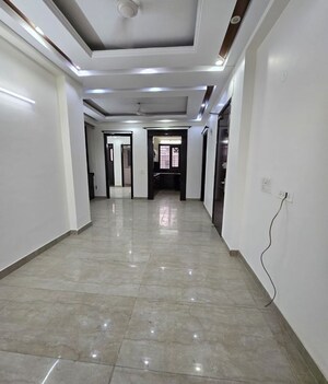 Building Lobby in 3.5 BHK Builder Floor at Sector 57 – for Rent
