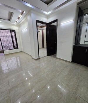 Room in 3.5 BHK Builder Floor at Sector 57 – for Rent