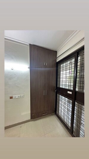 Room in 3 BHK Apartment at Ansal API Esencia, Sector 67 – for Rent