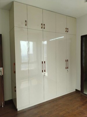 Furnished Amenities in 4 BHK Builder Floor at South City 2 – for Rent