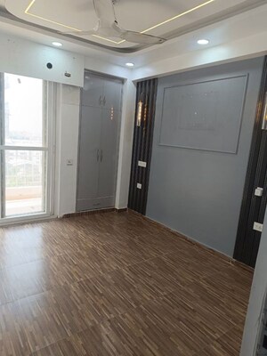 Room in 2 BHK Apartment at SCC Sapphire, Raj Nagar Extension – for Rent